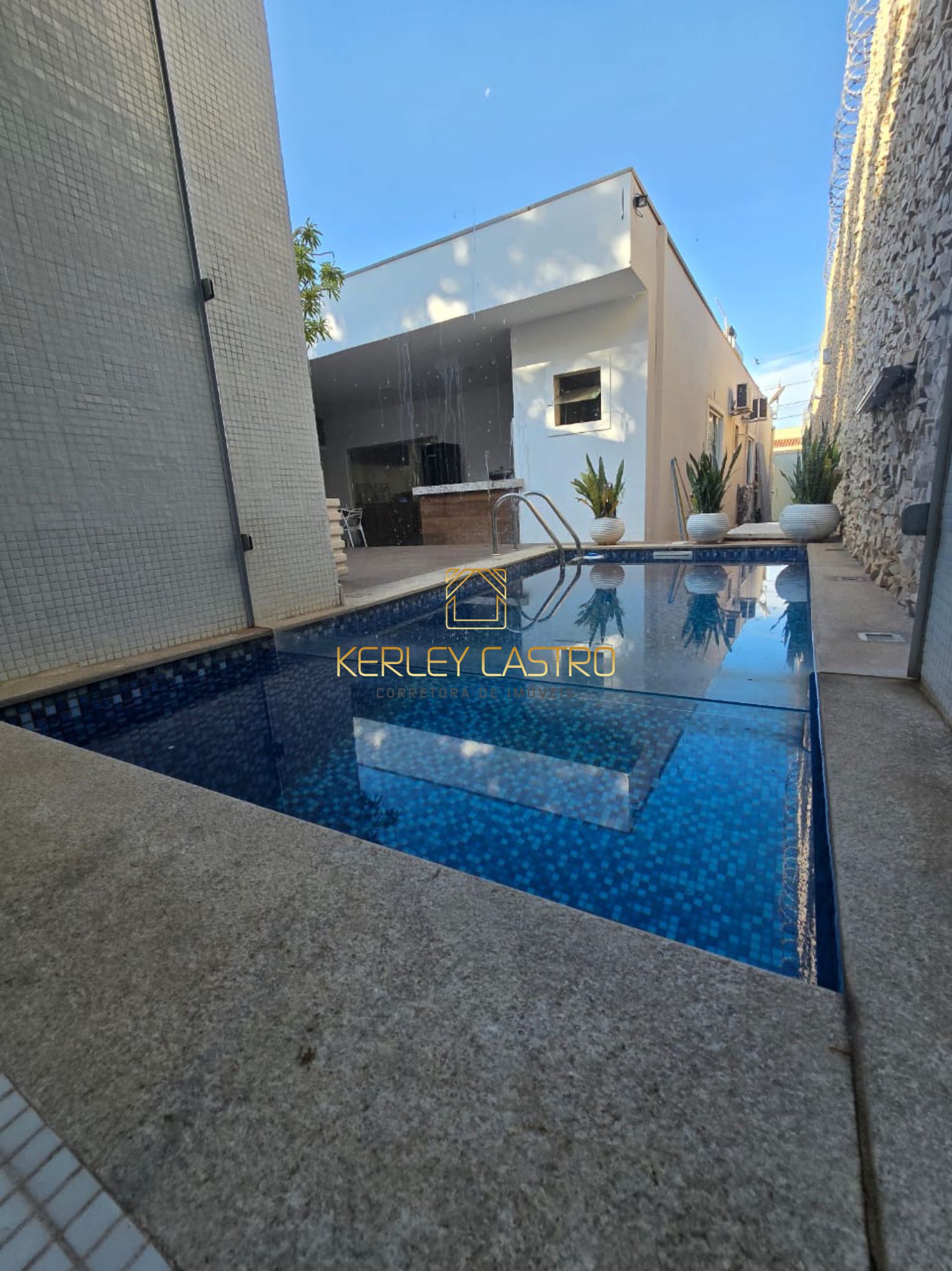 VENDO LINDA CASA COM PISCINA, SAUNA, HIDROMASSAGEM, ÁREA GOURMET-SÃO CRISTÓVÃO I
